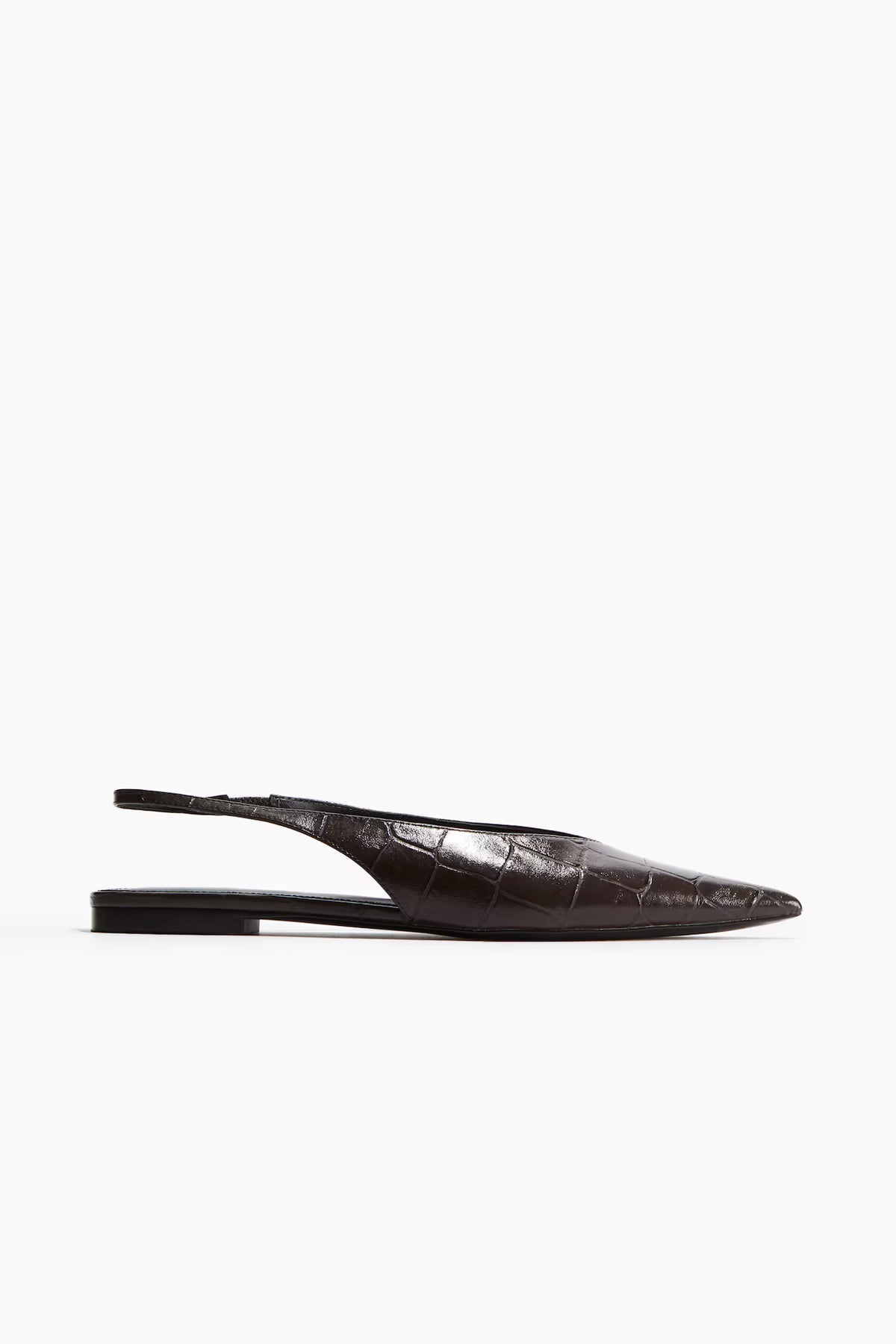 Sapatos com calcanhar aberto e biqueira fina